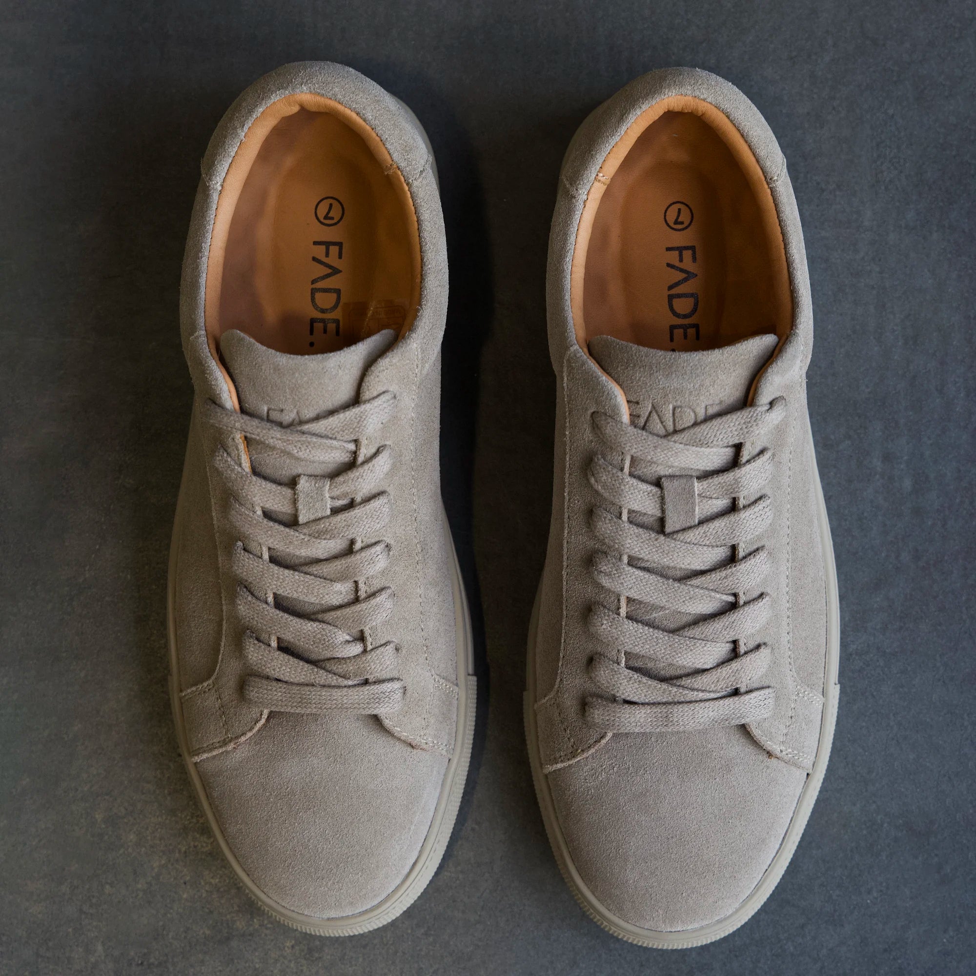 Fade Esssential Sneaker Suede Taupe