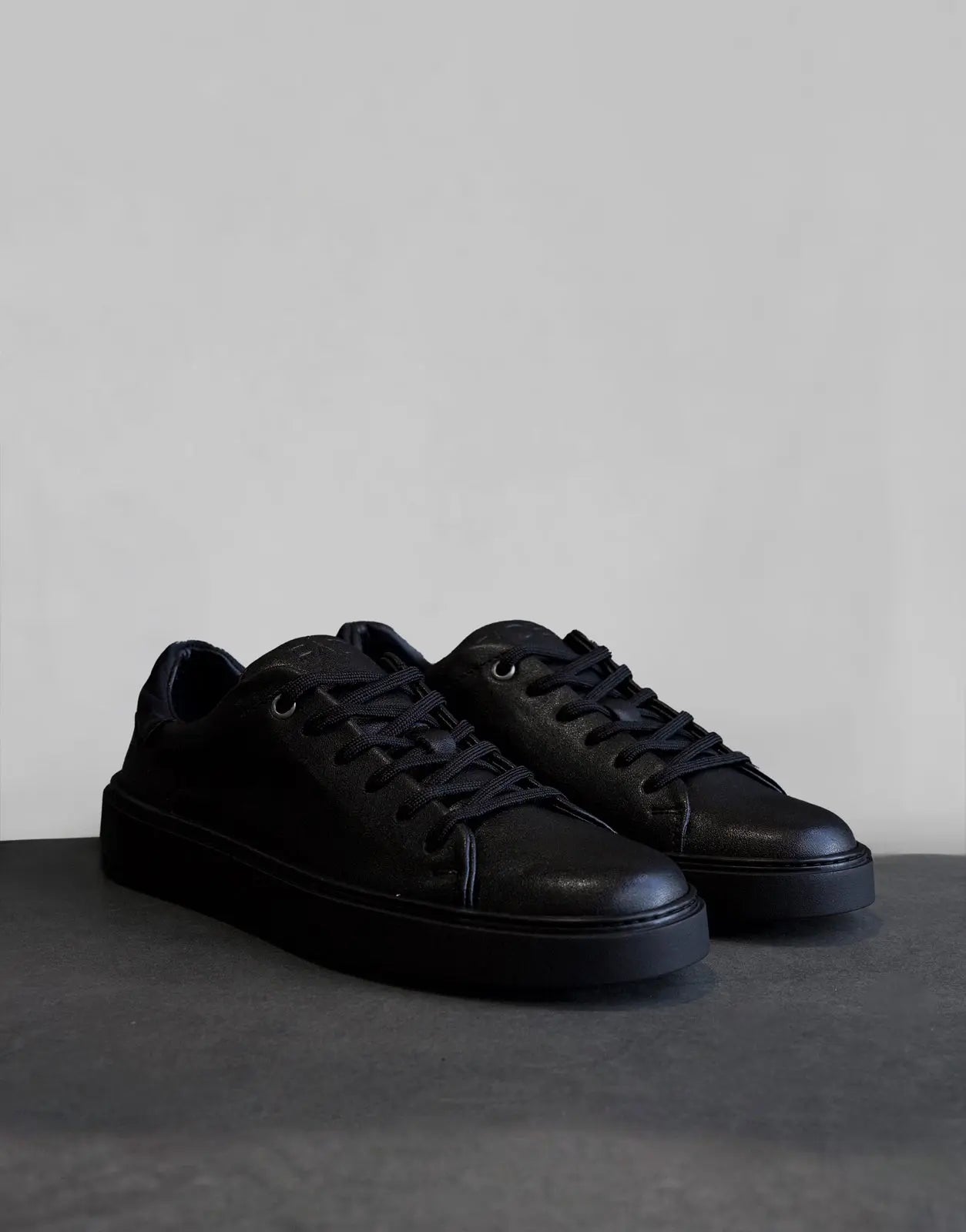 Fade Essential Black Sneakers - Subwear