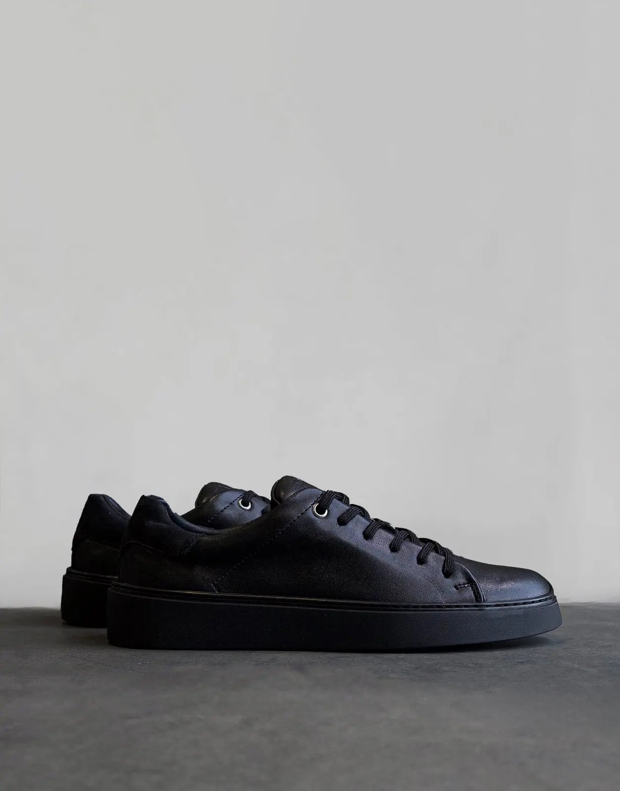 Fade Essential Black Sneakers - Subwear