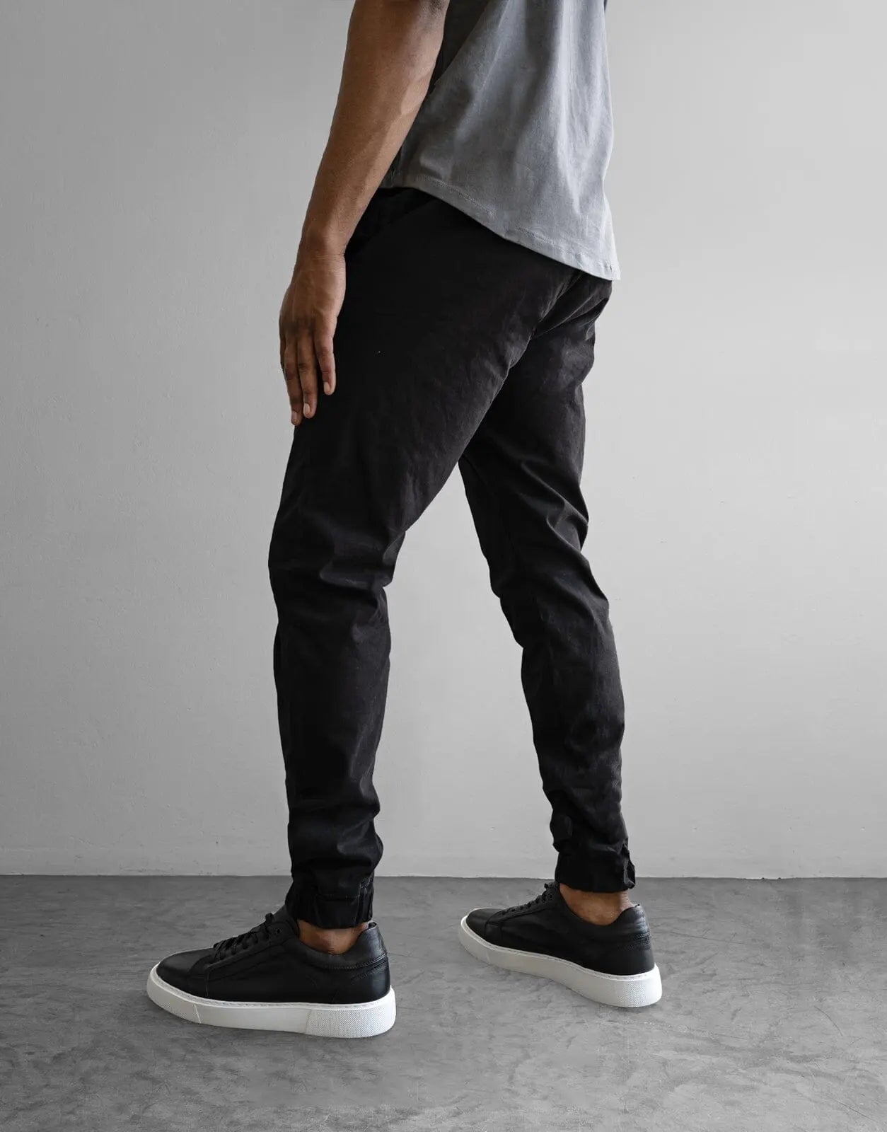 Fade Essential Cuffed Jogger Black - Subwear