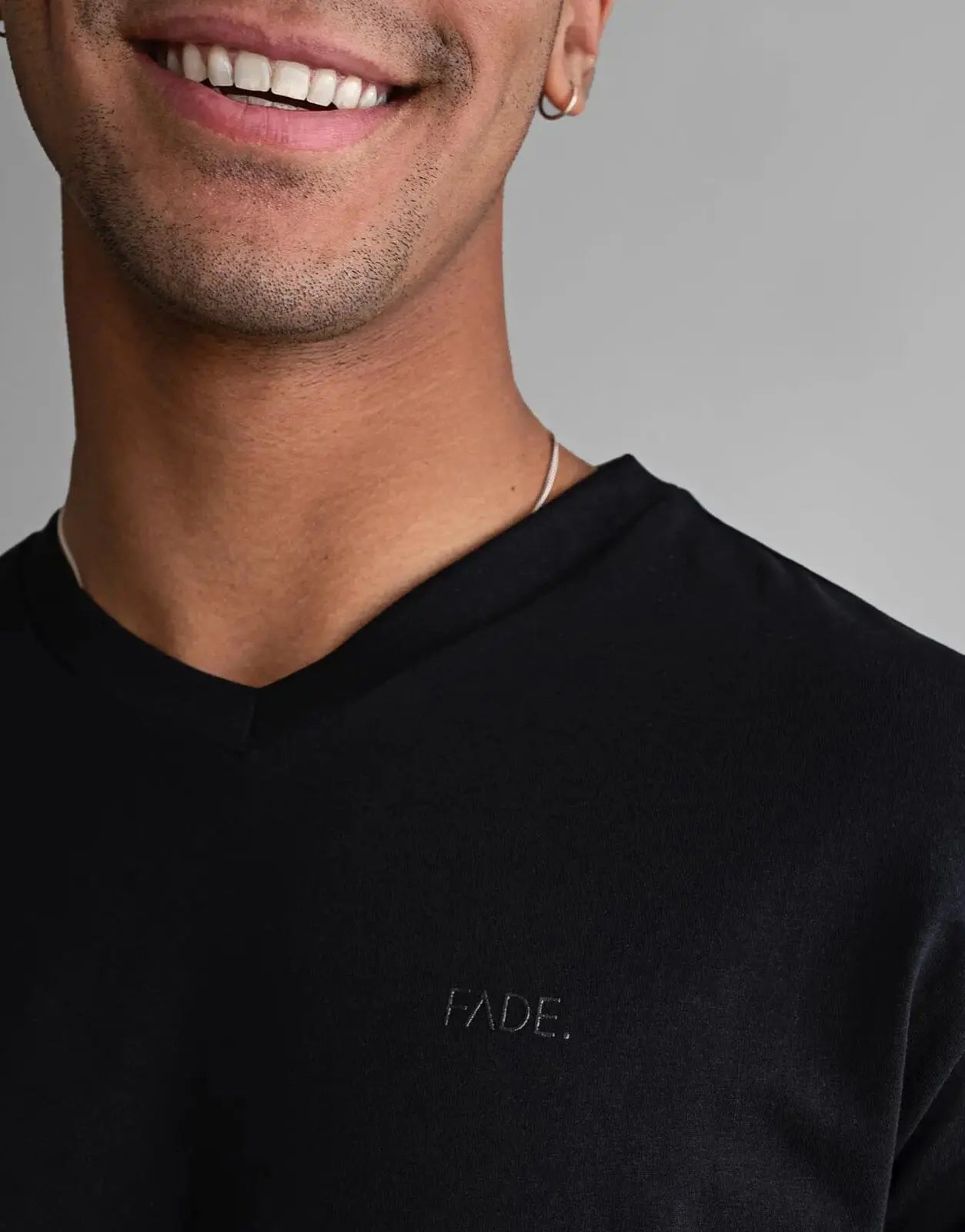 Fade Essential V-Neck Black T-Shirt - Subwear