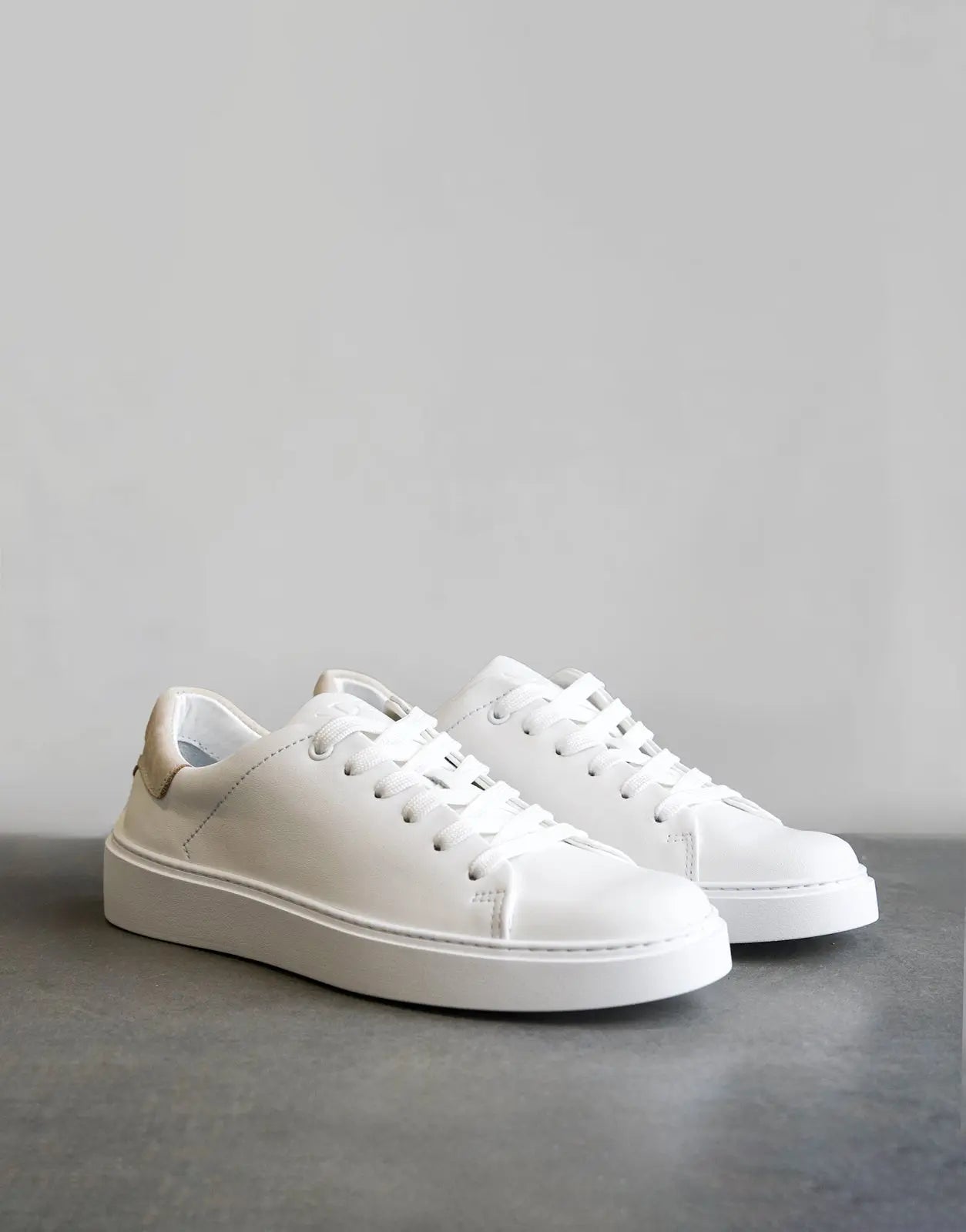 Fade Essential White Sneakers - Subwear