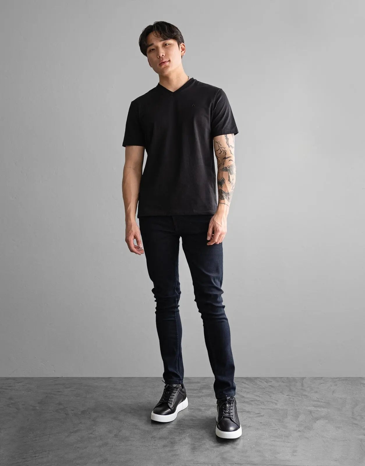Fade Icon V-Neck Black T-Shirt - Subwear