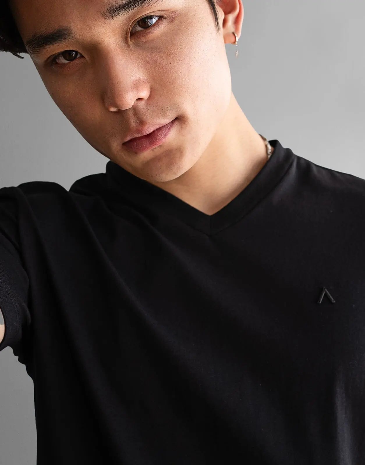 Fade Icon V-Neck Black T-Shirt - Subwear