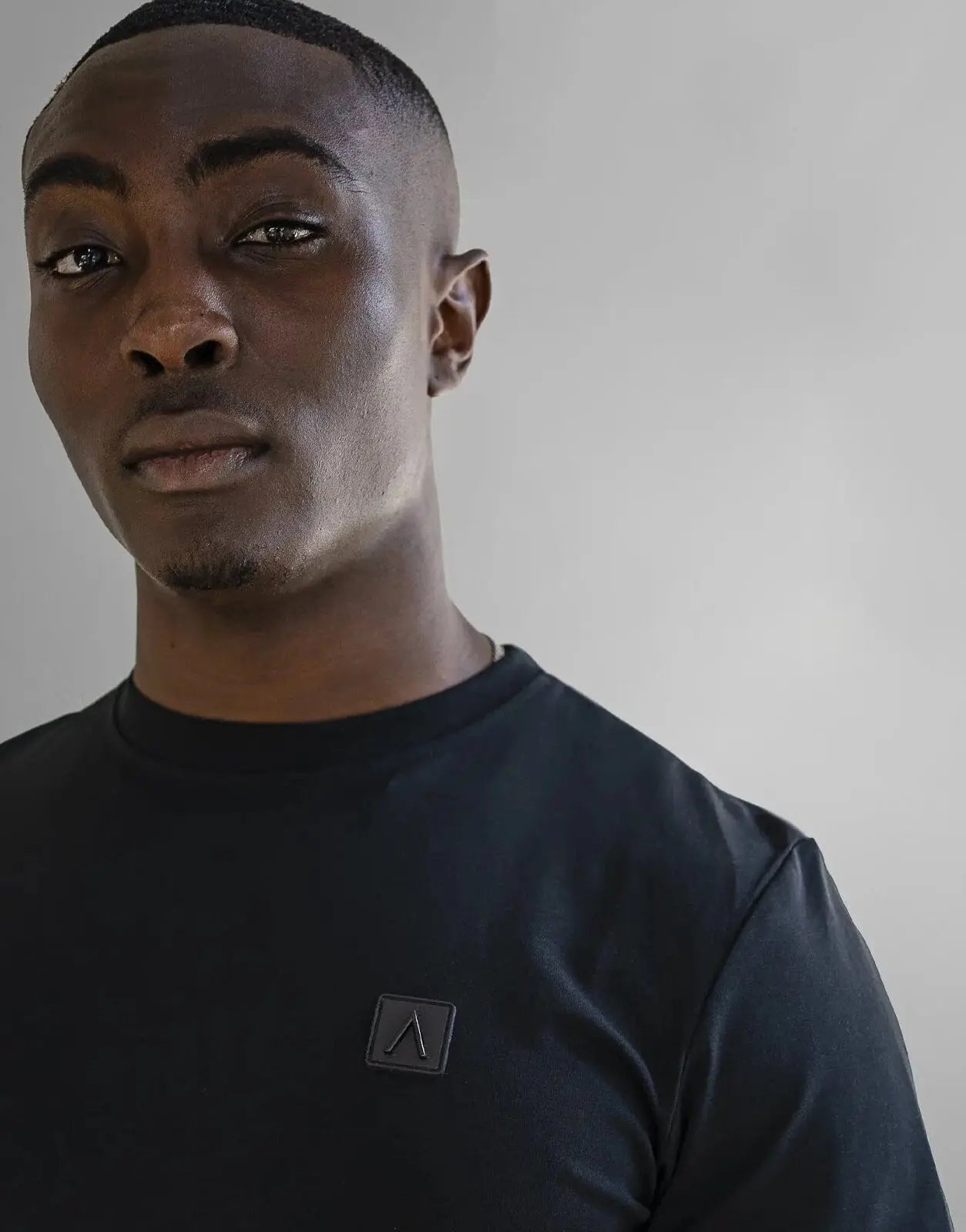 Fade Iconic Badge Black T-Shirt - Subwear