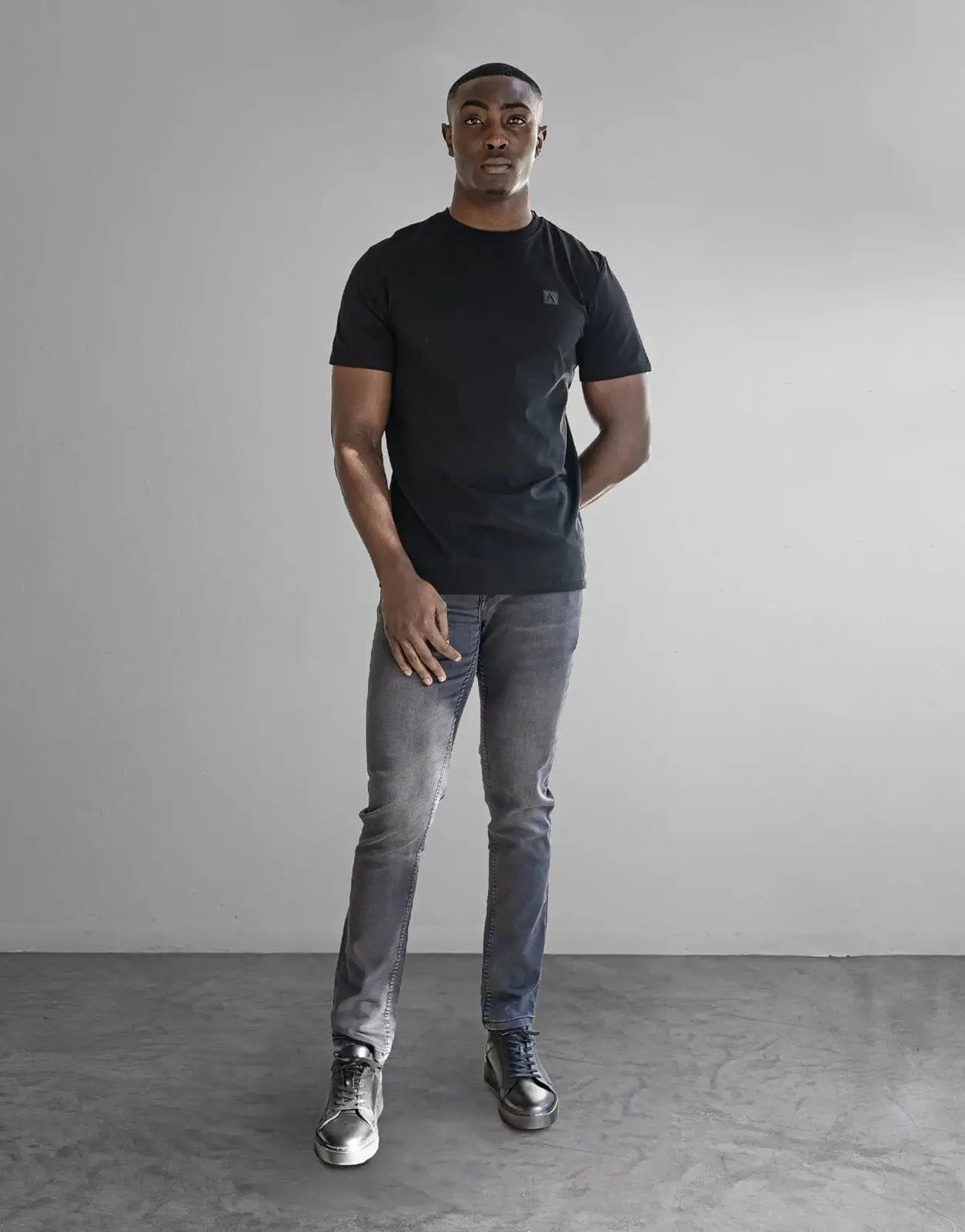 Fade Iconic Badge Black T-Shirt - Subwear