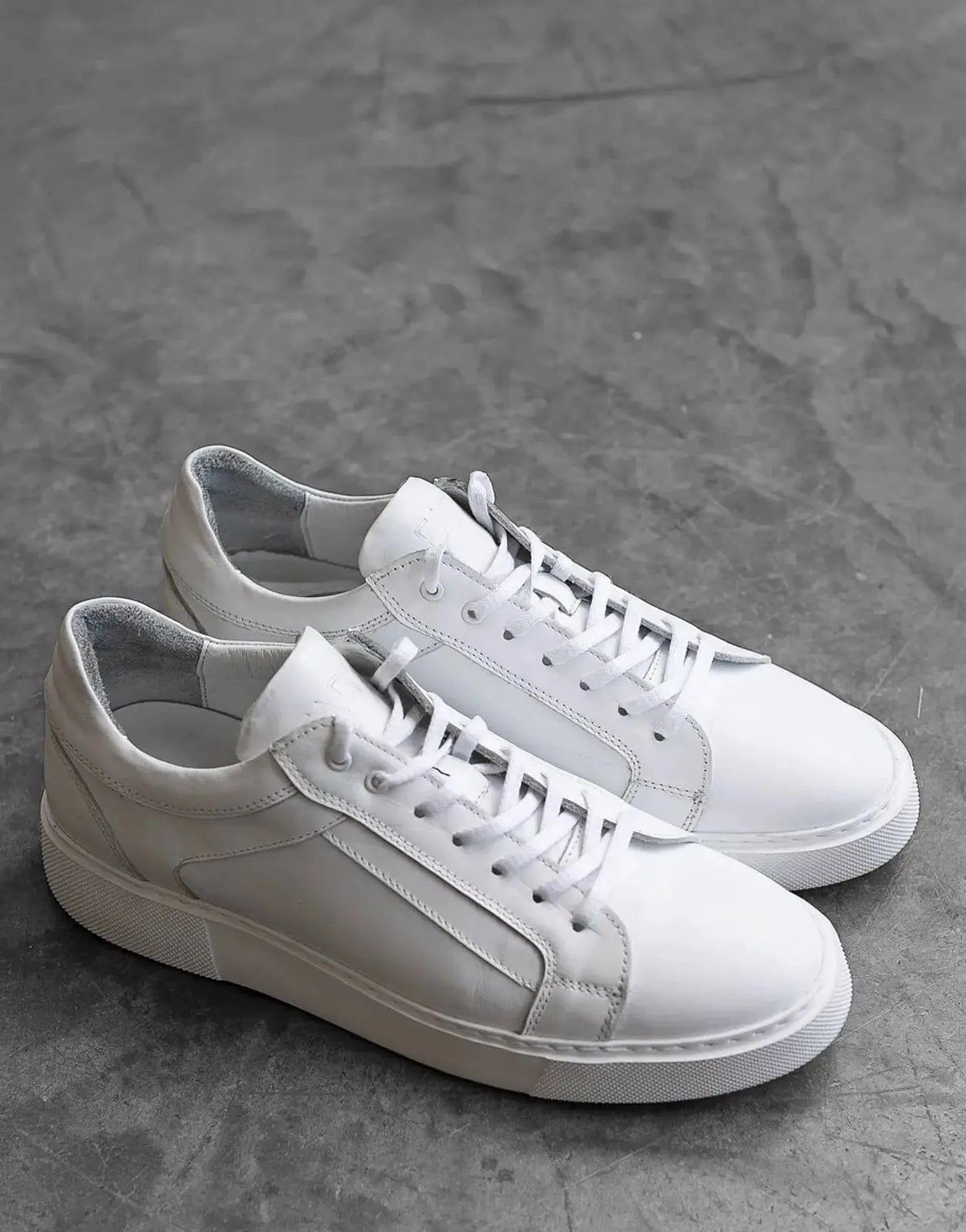 Fade Iconic White Sneakers - Subwear