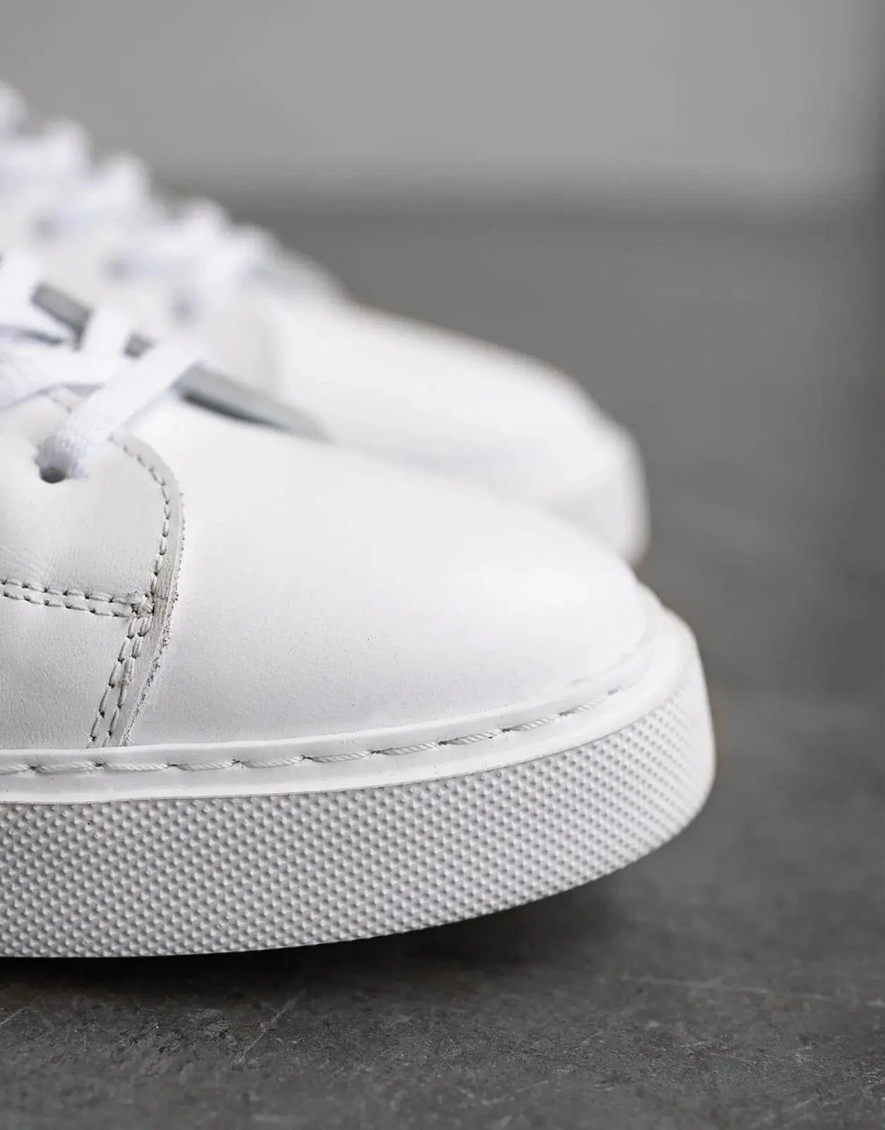Fade Iconic White Sneakers - Subwear