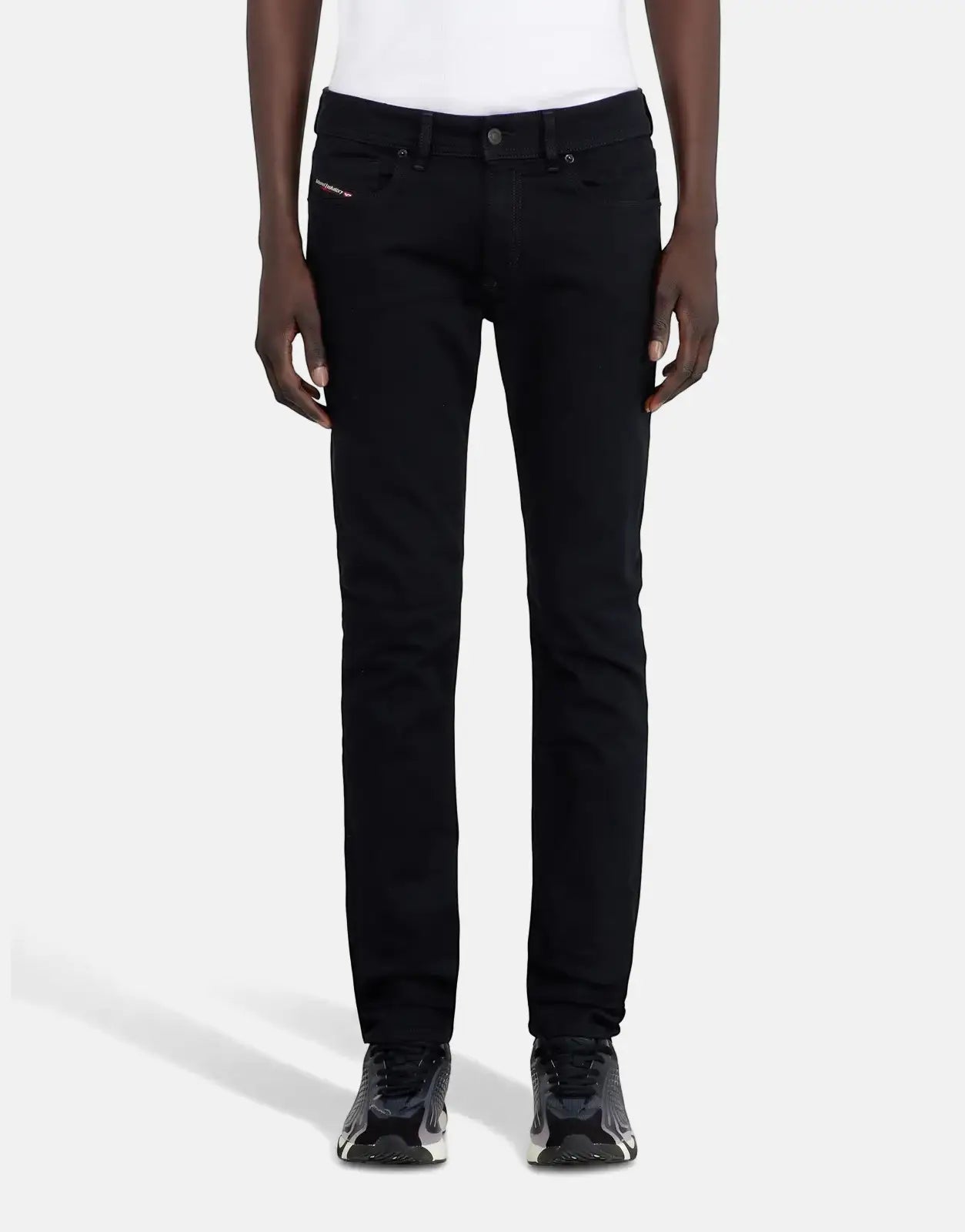 Black Diesel 1979 Sleenker Skinny Jeans 02 worn by a model, featuring a slim fit and classic five-pocket styling.