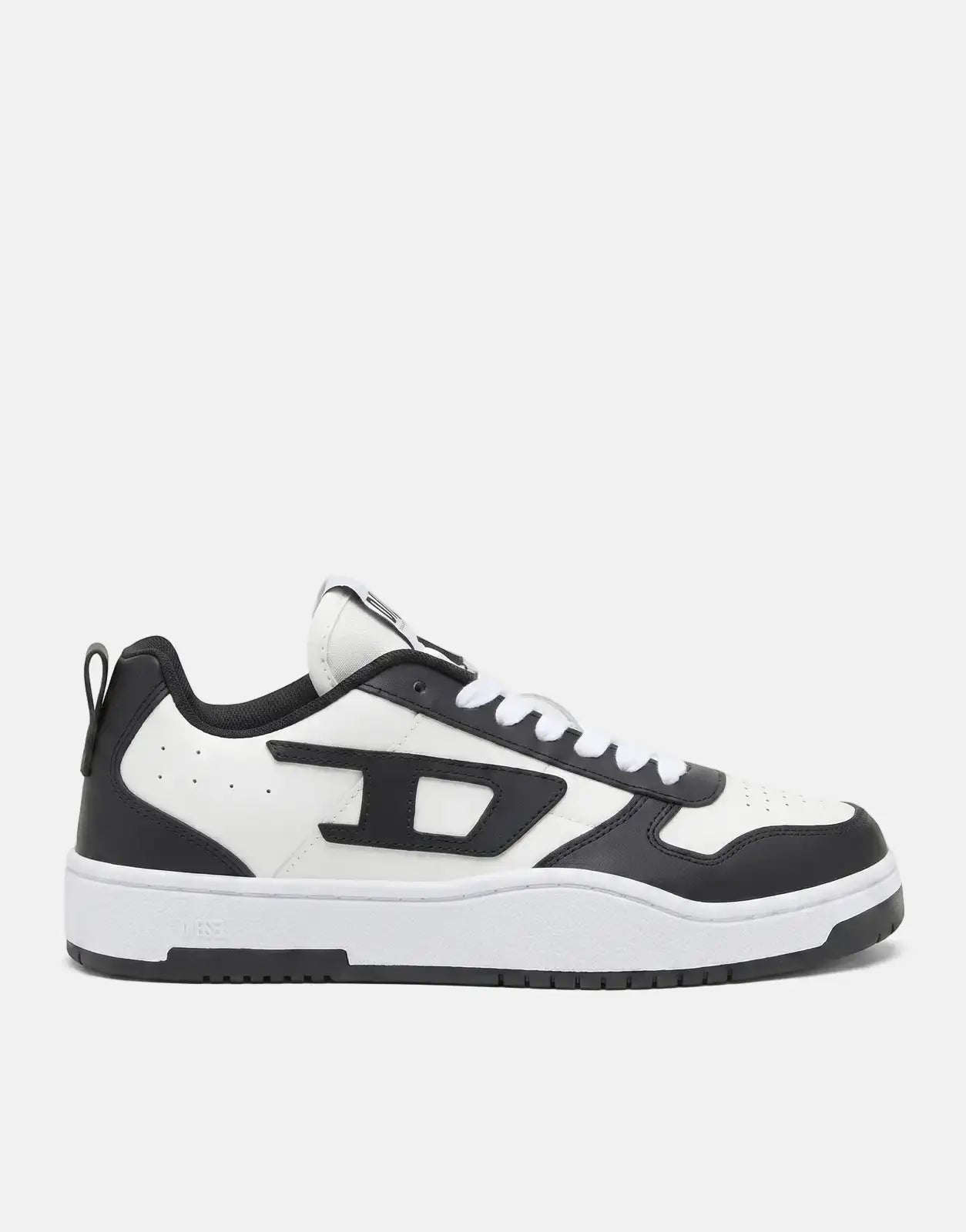 Diesel S-Ukiyo V2 Low Sneakers in black and white leather, side view. Features a prominent D-logo and classic lace-up design.