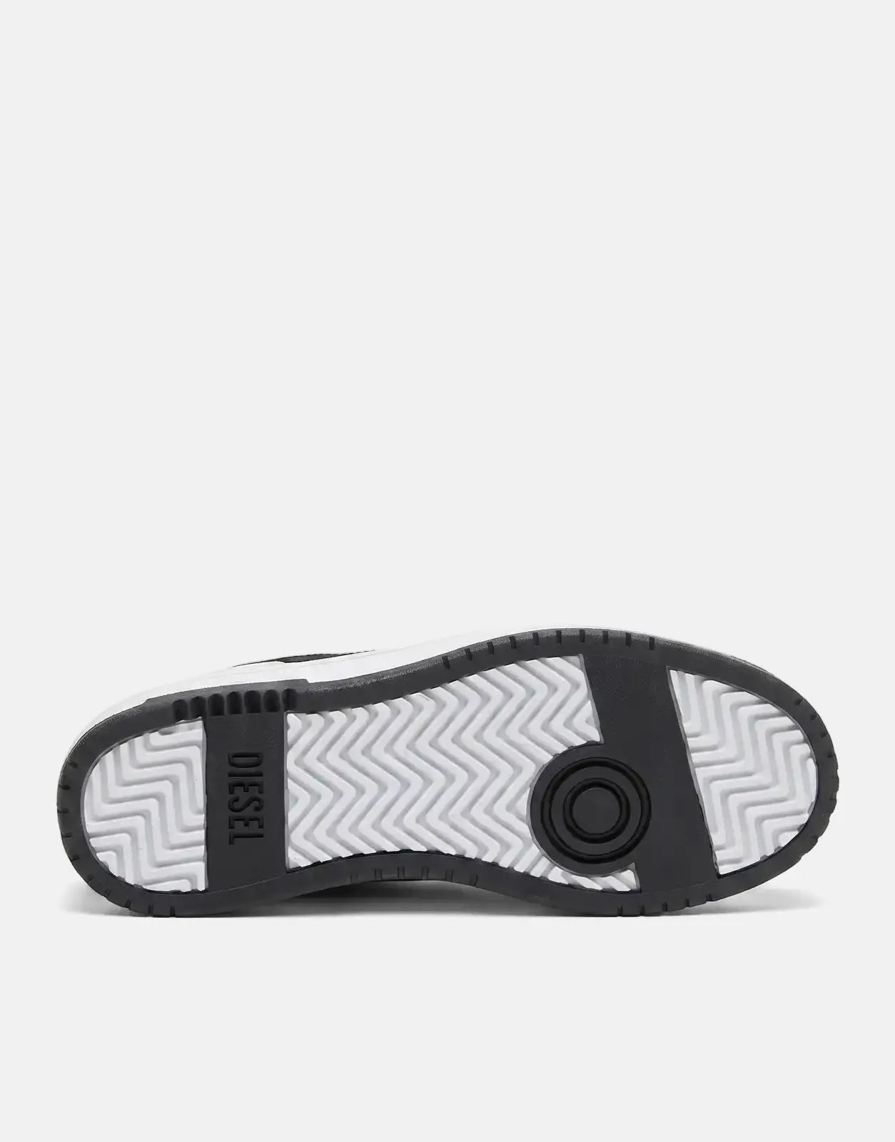 Diesel S-Ukiyo V2 Low Sneakers H1532, showing the black and white rubber sole with zig-zag pattern and 'DIESEL' branding.