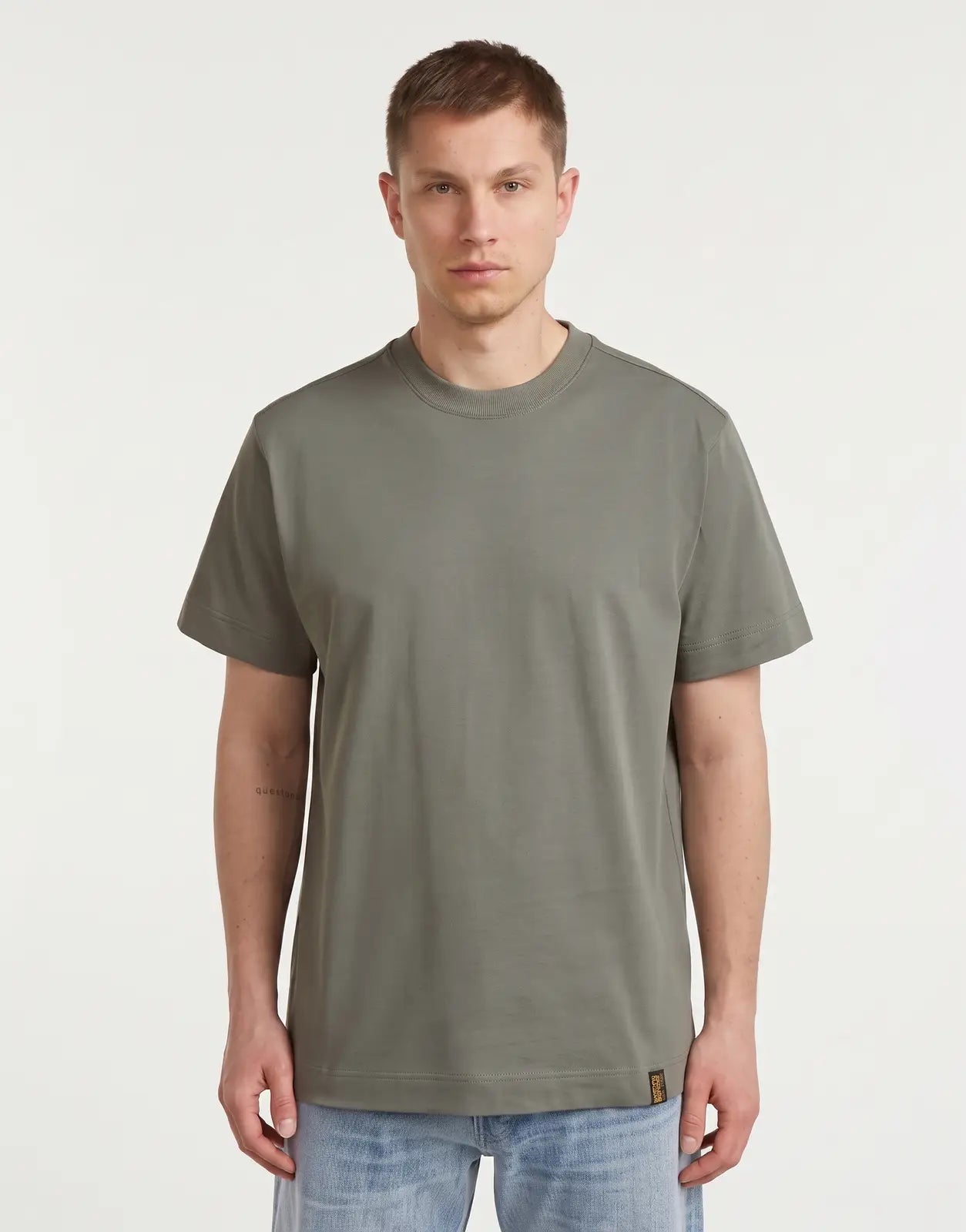 G-Star RAW GS-01 Orphus t-shirt for men in olive green, featuring a classic fit and ribbed crew neck.