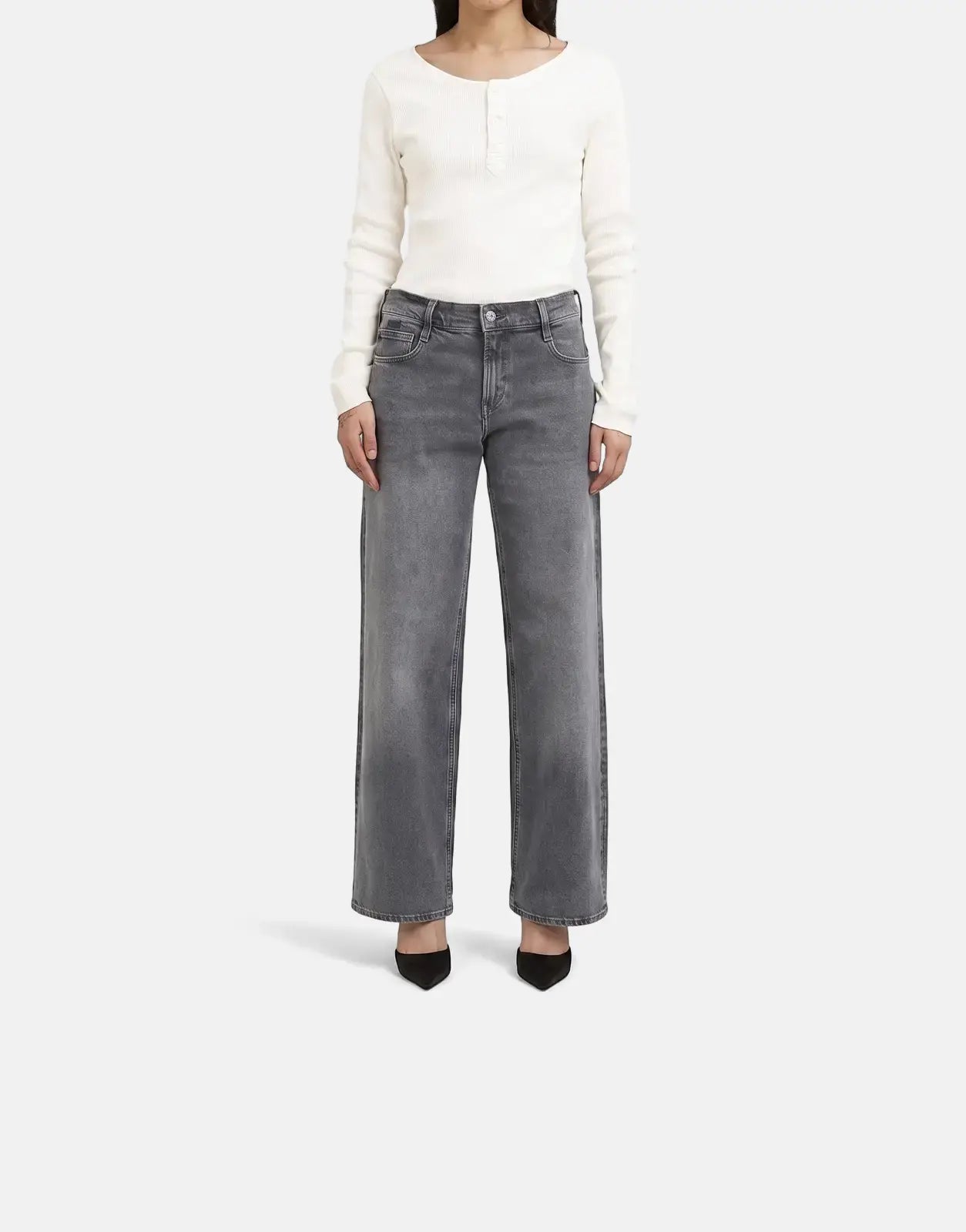 Full body shot of a model wearing G-Star RAW Judee Loose Faded Blade Jeans in faded gray with a white long-sleeve top.