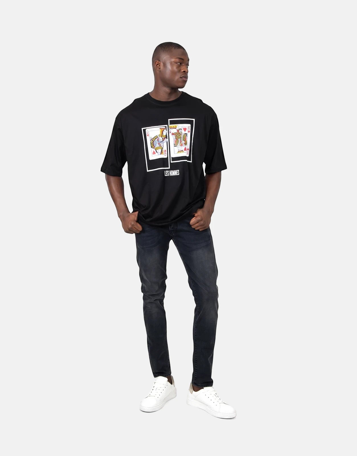 Les Hommes Queen King black t-shirt for men, featuring a playing card graphic, paired with dark wash skinny jeans and white