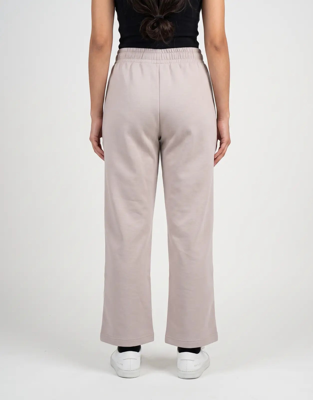 Polo Zoe Soft Mushroom Trackpants with an elastic waistband, featuring a relaxed fit in a comfortable soft fabric.