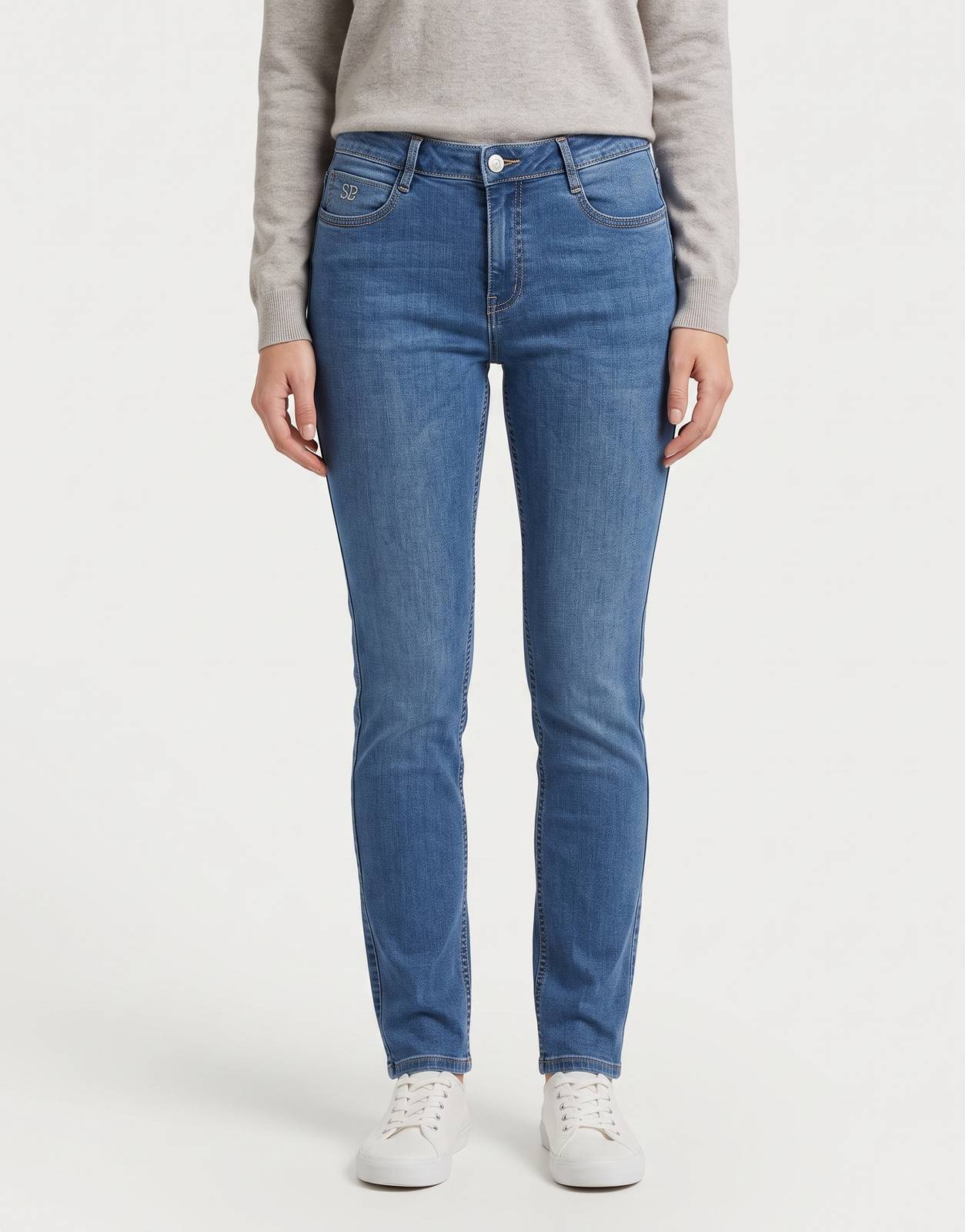 Blue denim Sissy Boy Elana skinny jeans, featuring a classic five-pocket style and a slim fit, shown from the front.