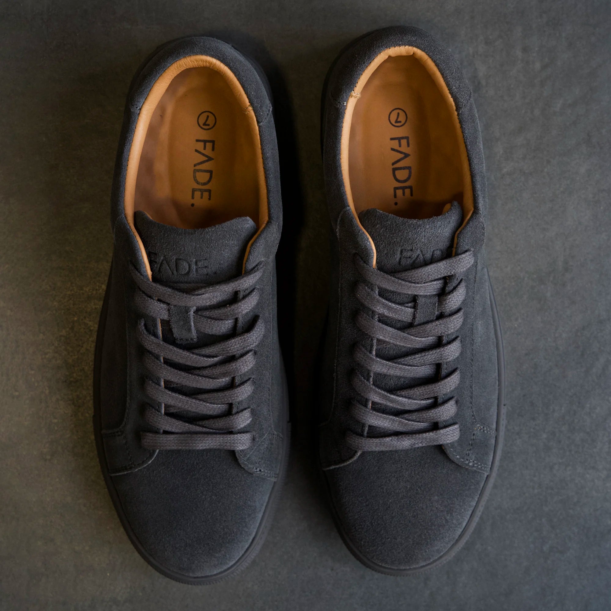 Fade Essential Sneaker Suede Grey