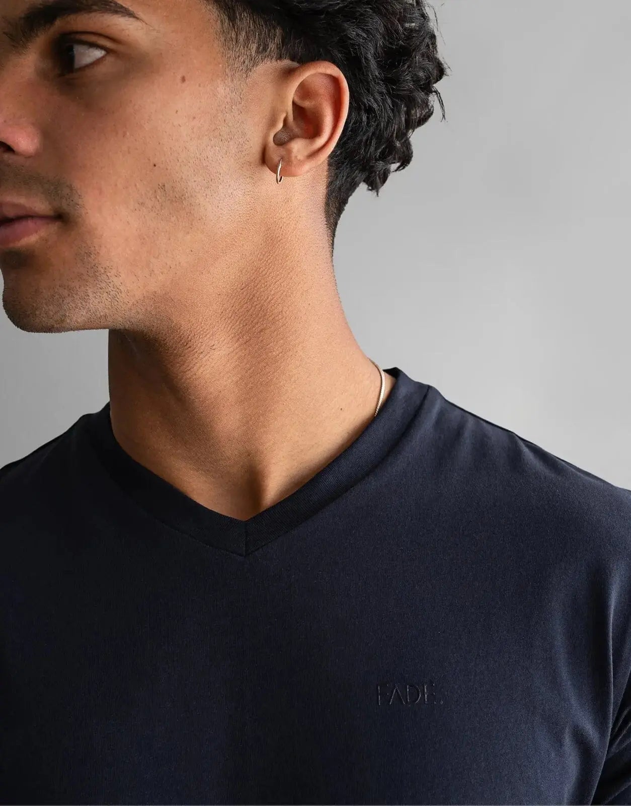 Fade Essential V-Neck Navy T-Shirt - Subwear