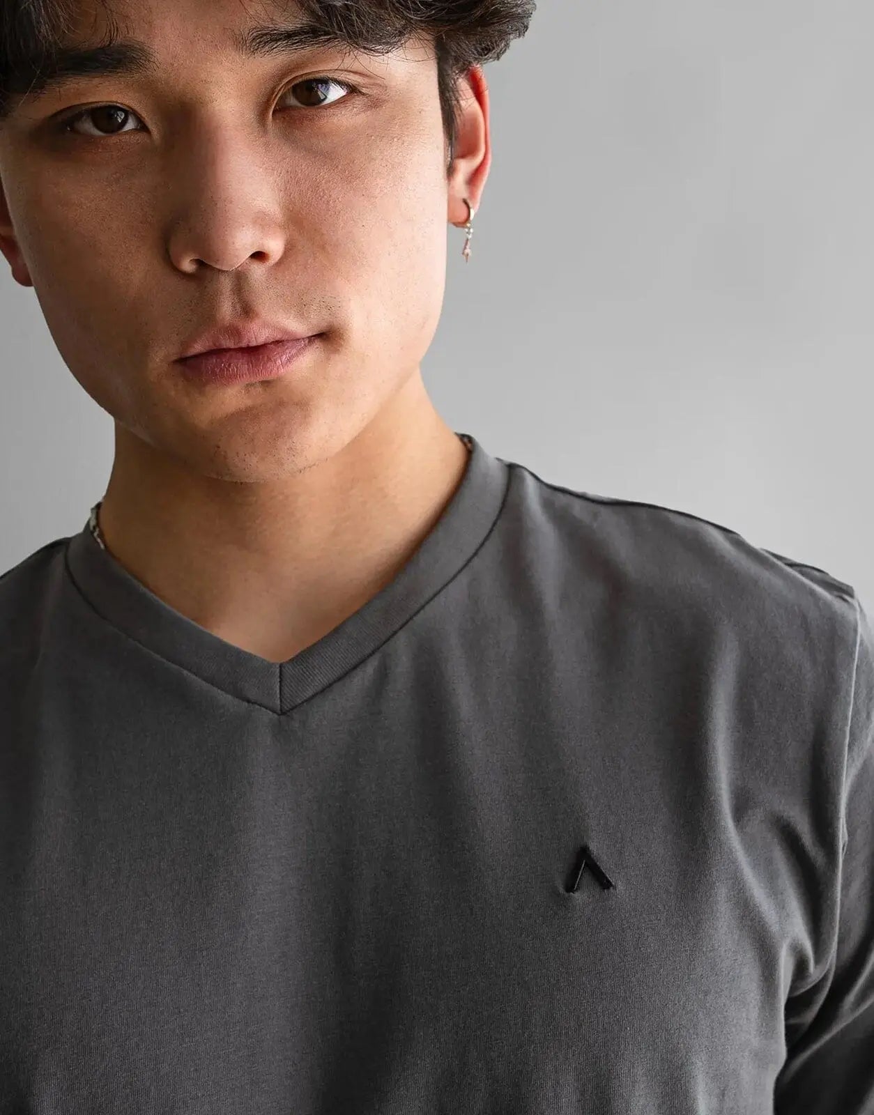 Fade Icon V-Neck Grey T-Shirt - Subwear