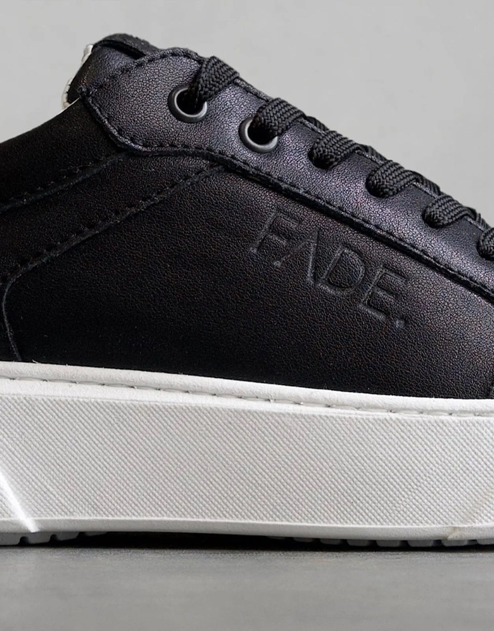 Fade Iconic II Black/White Sneaker - Subwear
