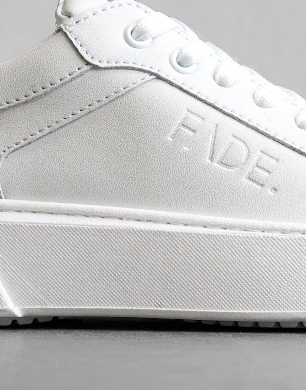 Fade Iconic II White Sneaker - Subwear