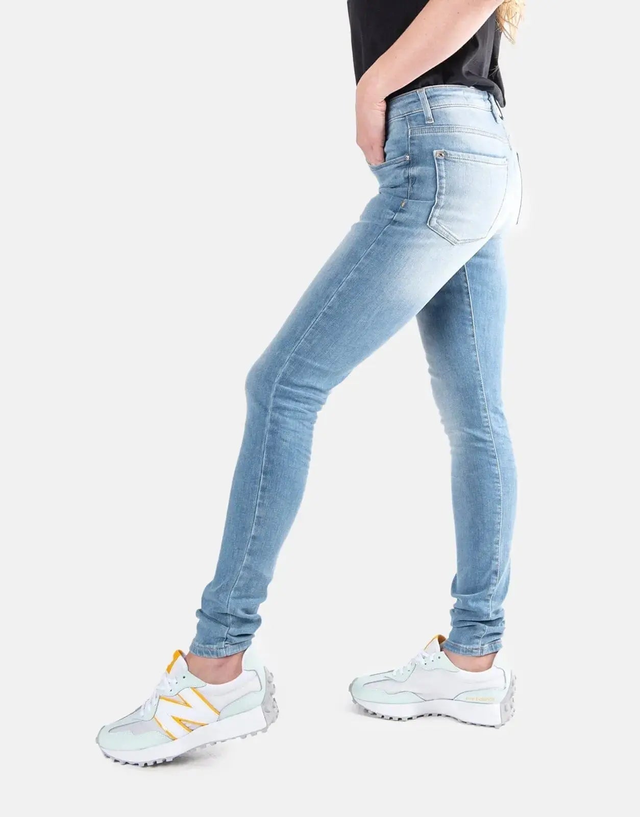 Guess Anette Mid Rise Jeans - Subwear