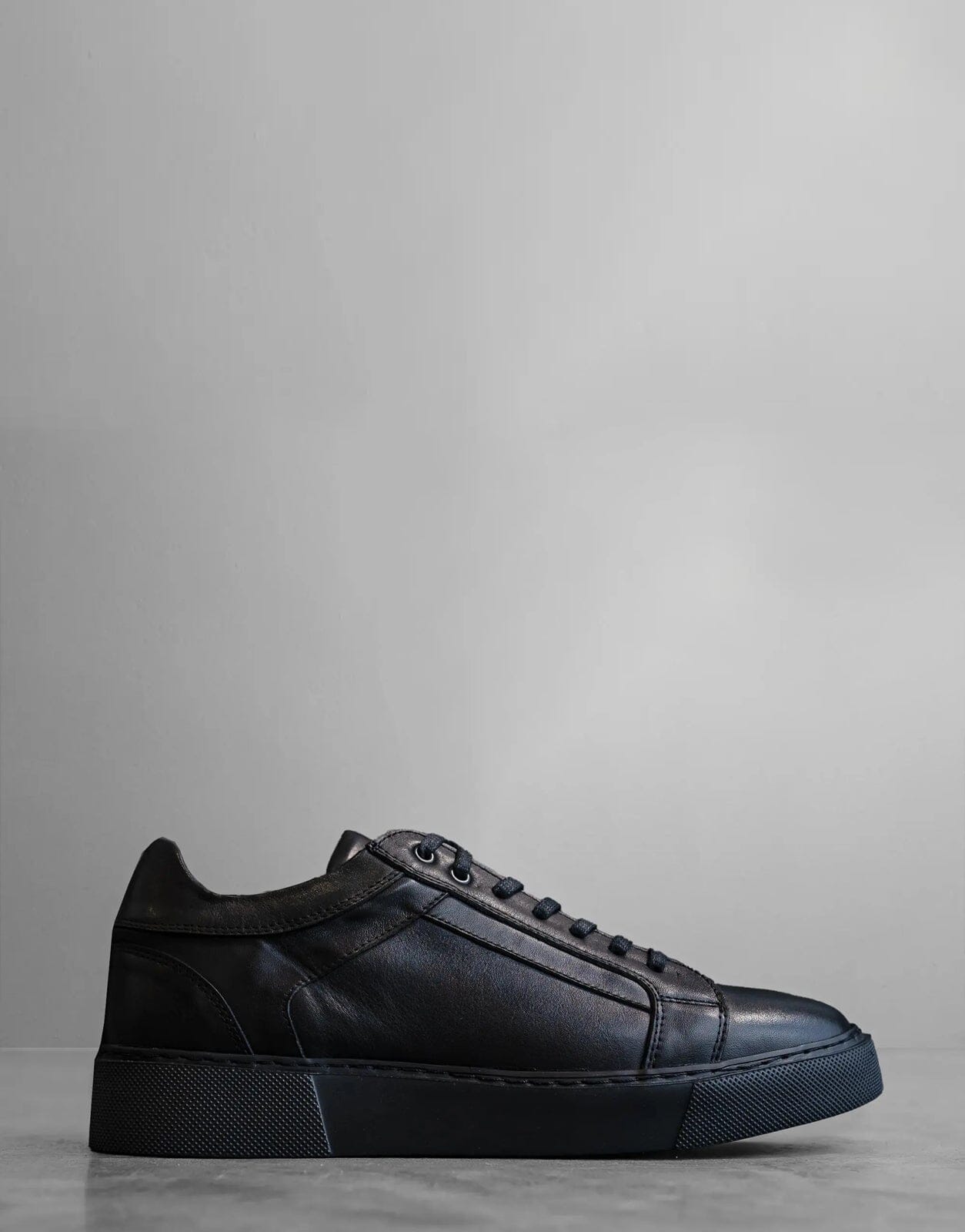 Fade Iconic Black Sneakers - Subwear