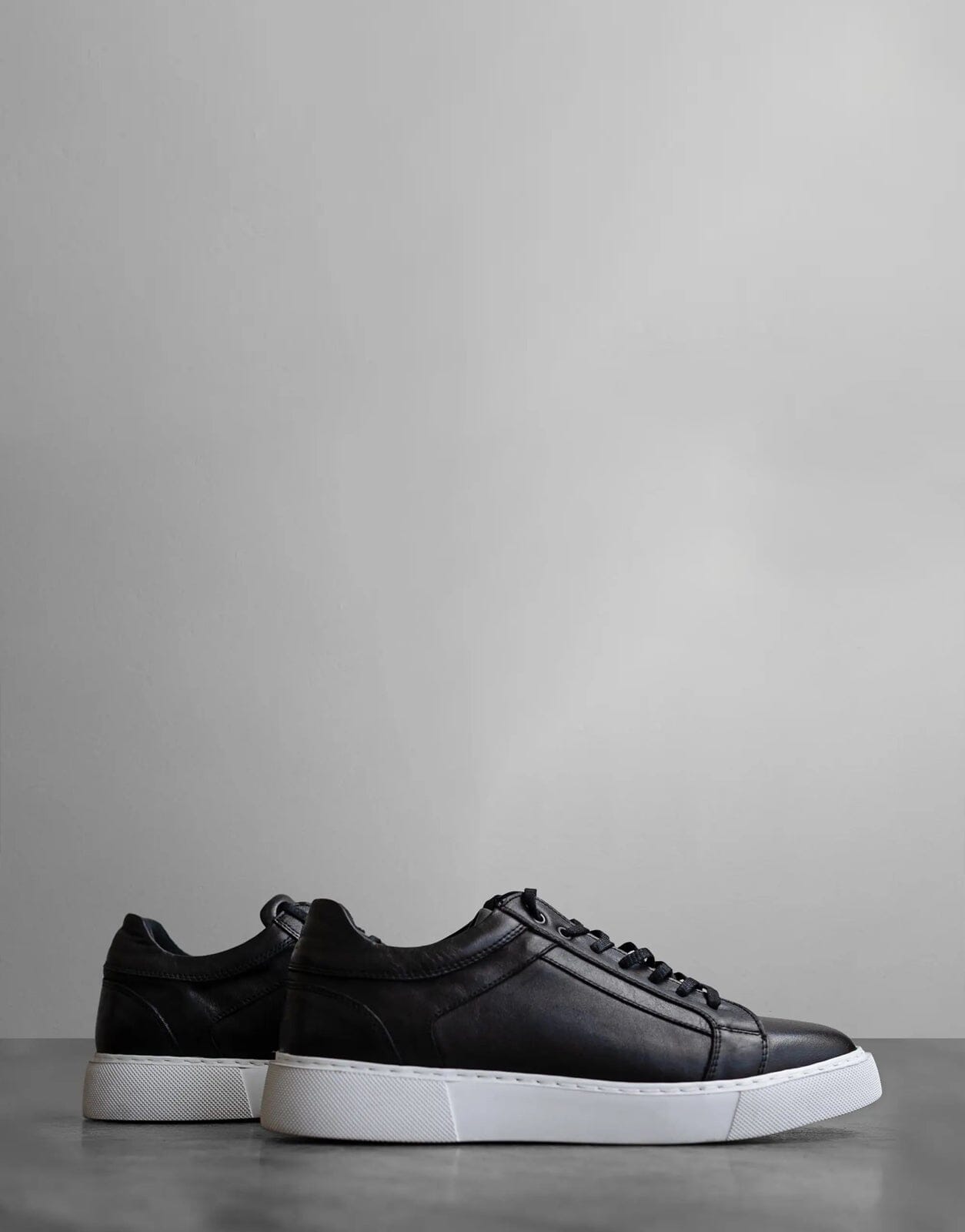 Fade Iconic Black/White Sneakers - Subwear