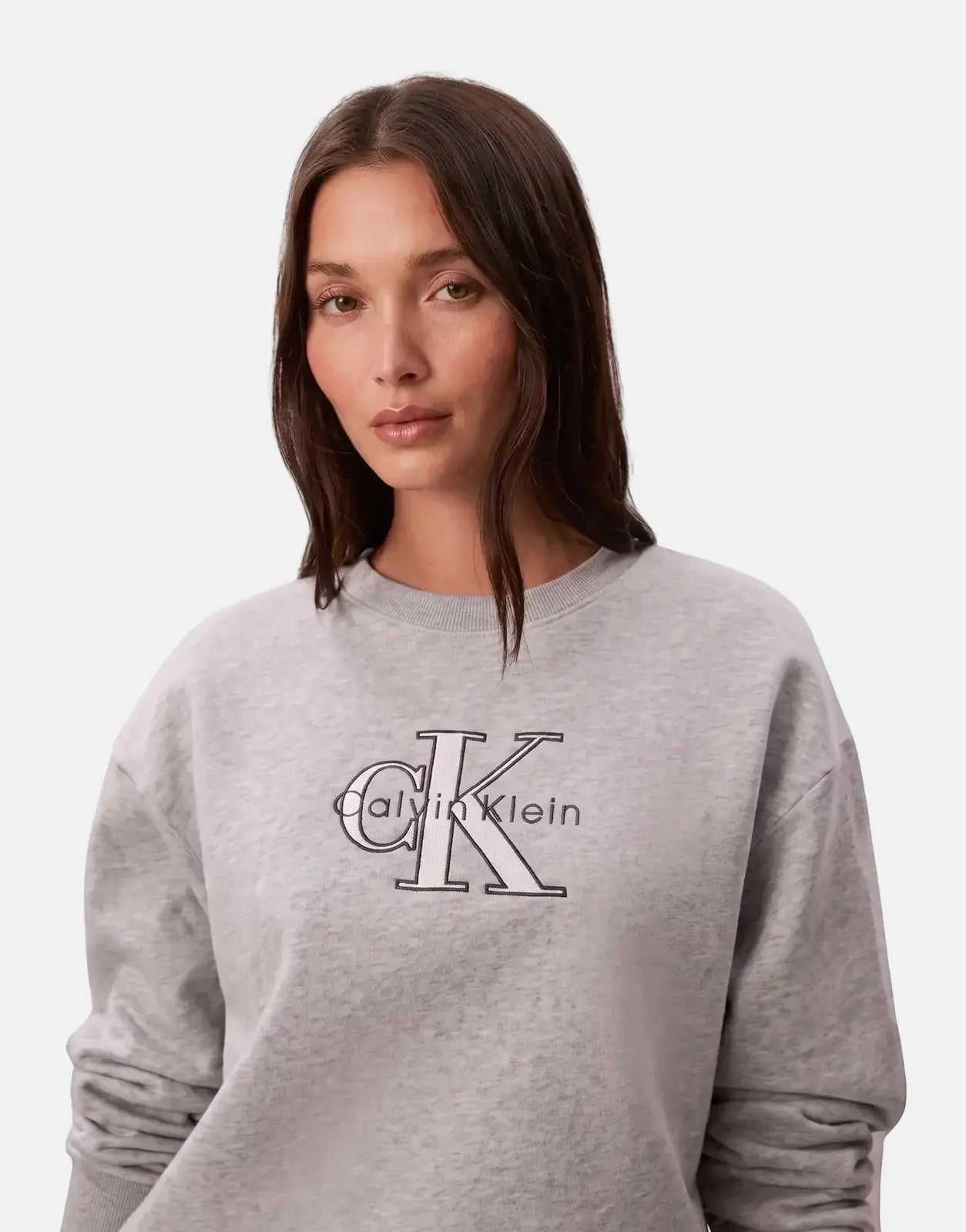 Model wearing a Calvin Klein Foil Monologo French Terry Relaxed Grey Sweatshirt, showcasing its design and comfortable fit.
