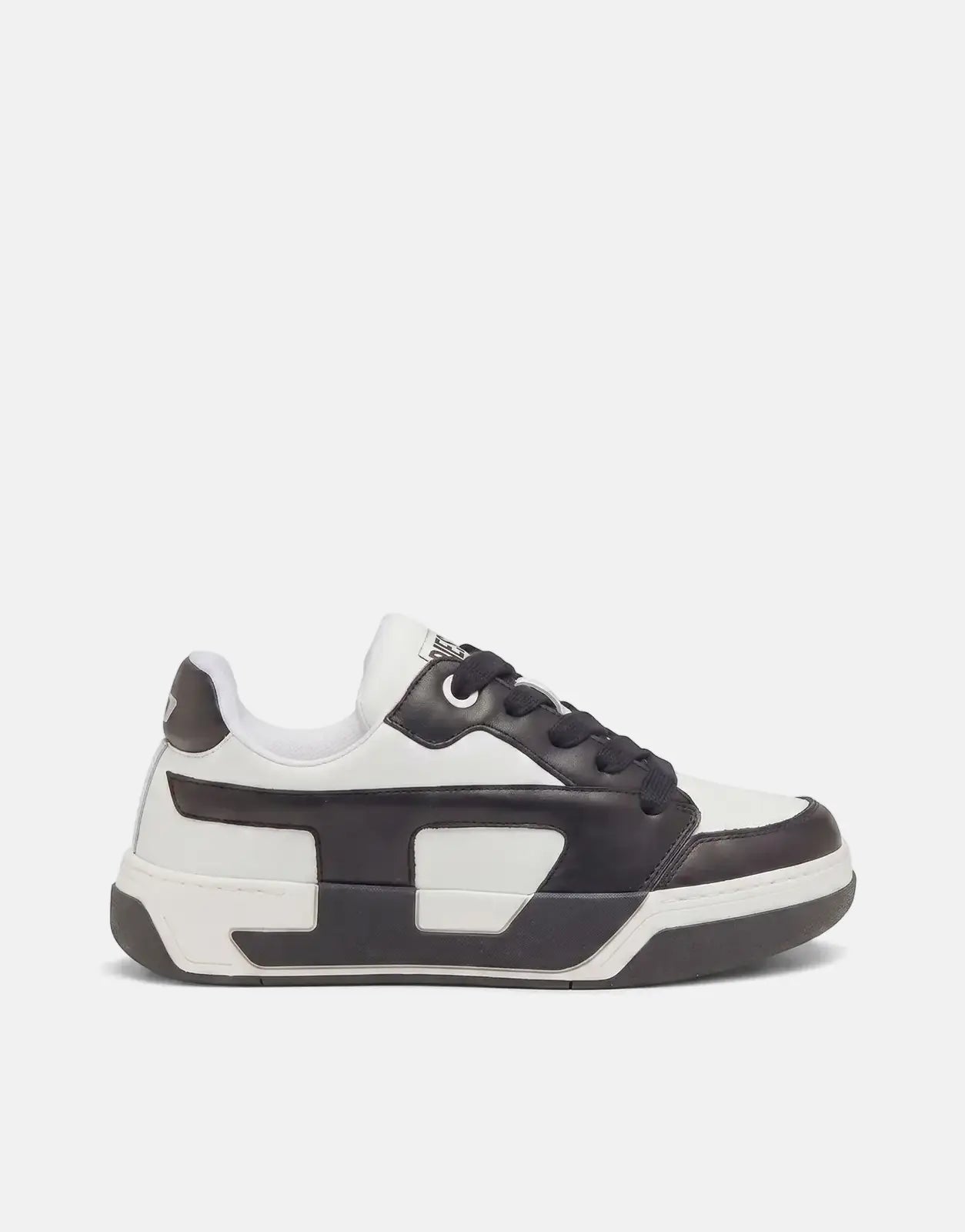 Diesel D-Ollie Low H1527 sneakers in black and white leather, displayed in a side profile view.