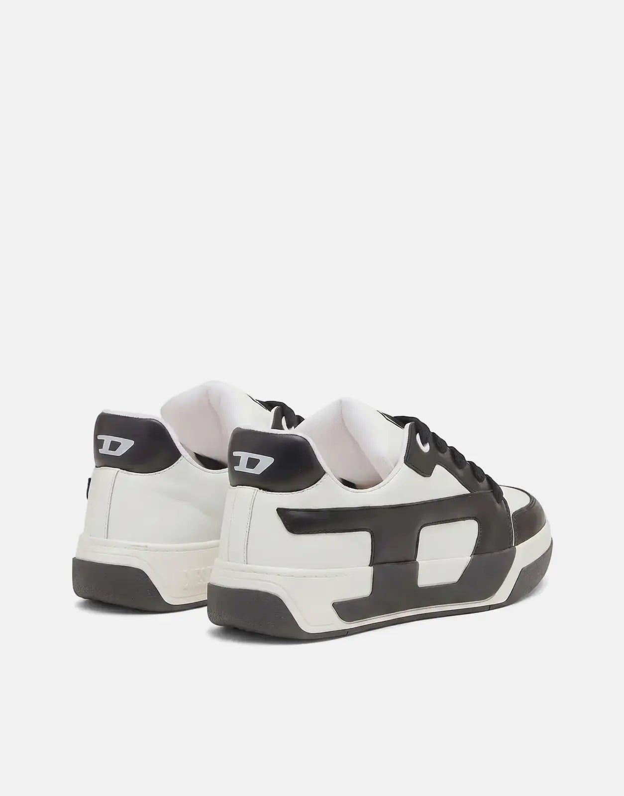 Diesel D-Ollie Low Sneakers H1527 in black and white, featuring a rear-side view on a clean background.