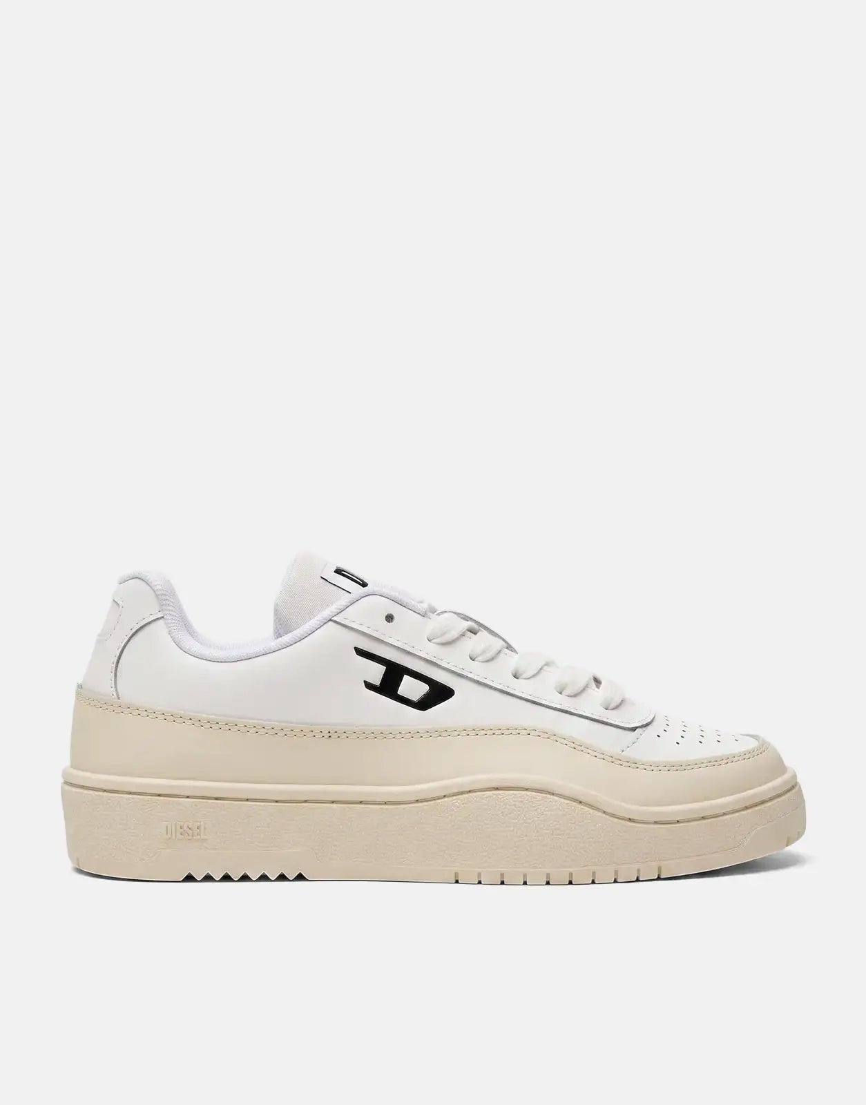 White Diesel S-Tracked Low Sneakers HA668, visible from the side, featuring white laces and a thick creamy-beige sole.