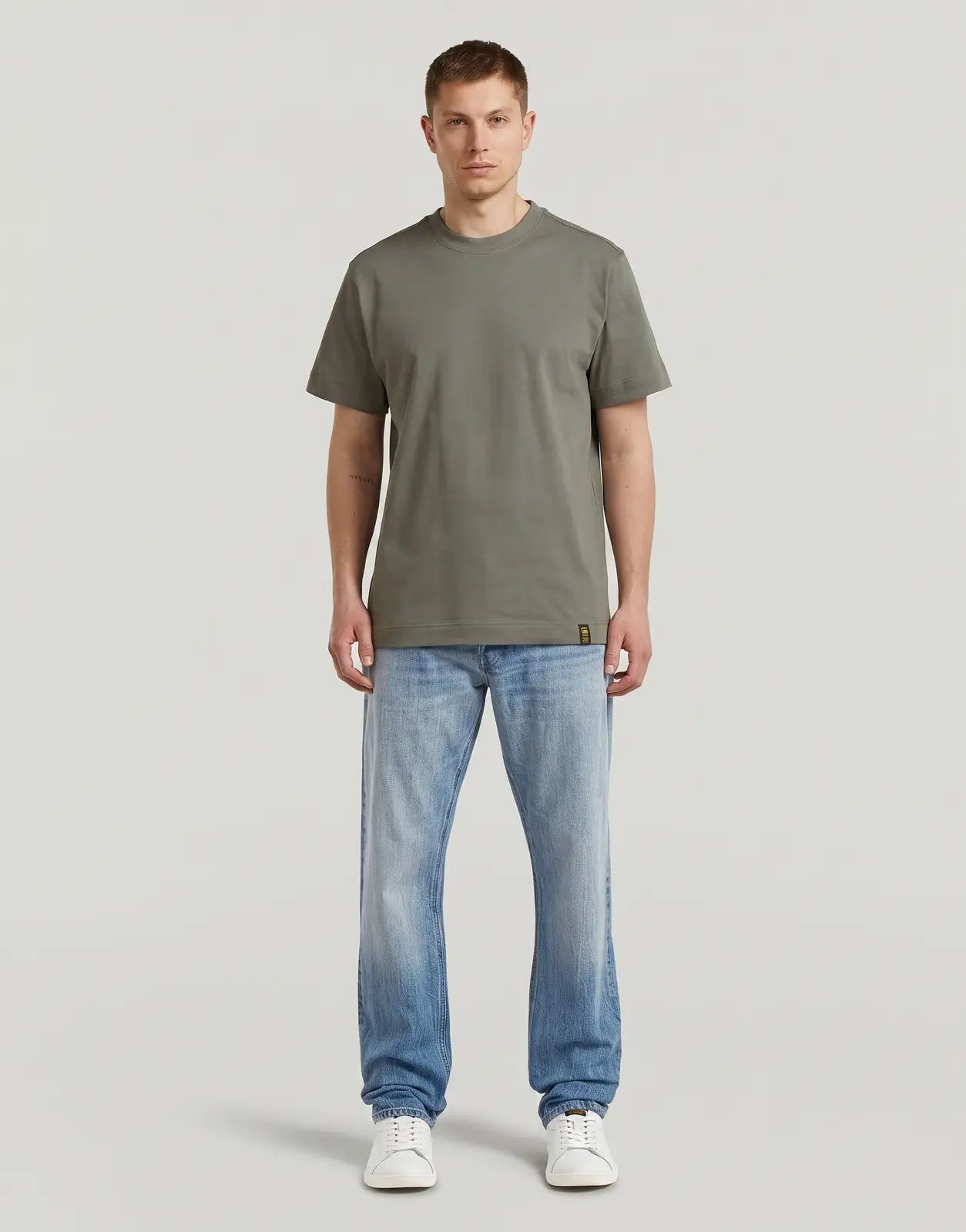 Men's G-Star RAW GS-01 Orphus T-Shirt in olive green, featuring short sleeves and a crew neck, front view.