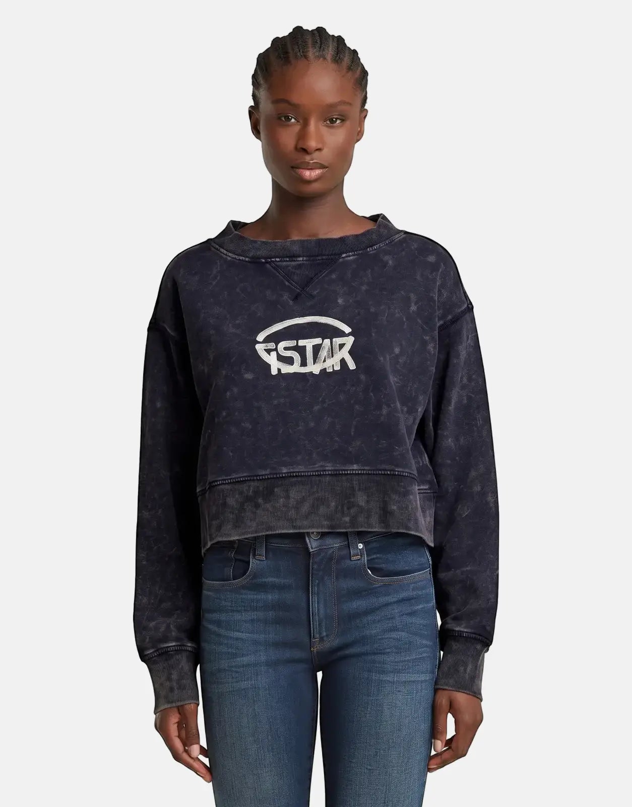 Dark blue G-Star RAW Overdyed Cropped Logo Loose Osaka Blue sweatshirt with white logo worn by a female model, waist-up view.