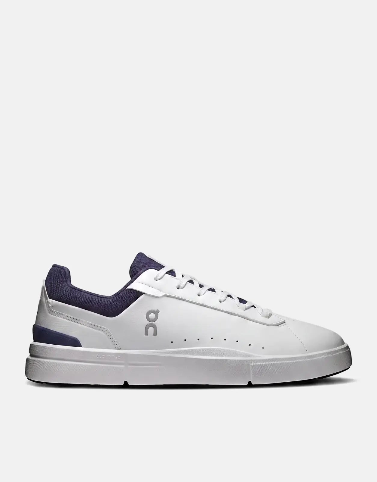 On Men's The Roger Advantage sneakers in white and midnight blue, featuring a side profile view of the clean,