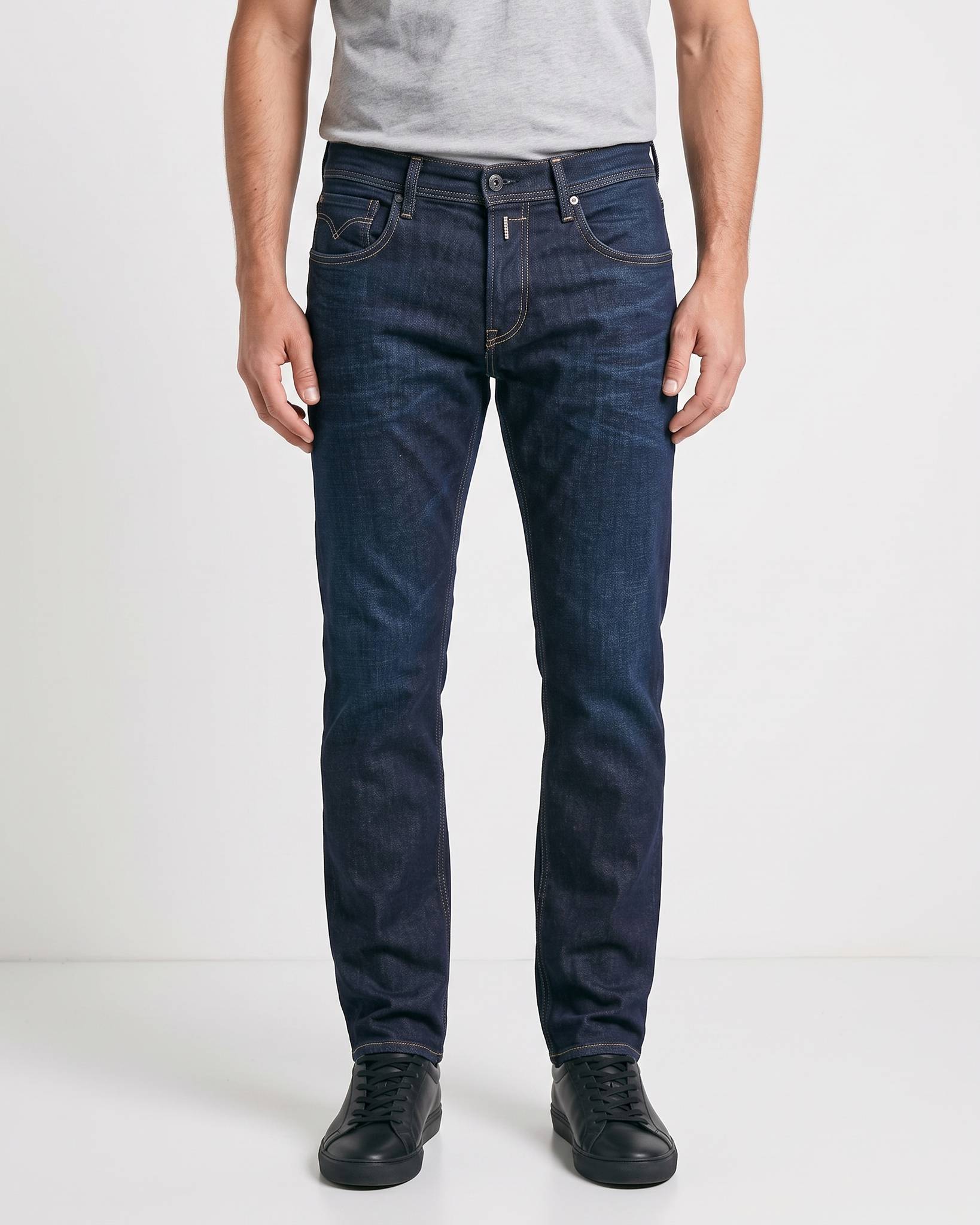 Replay 573 Eco Plus Anbass dark blue men's jeans with five-pocket styling and contrast stitching, full length, front view.