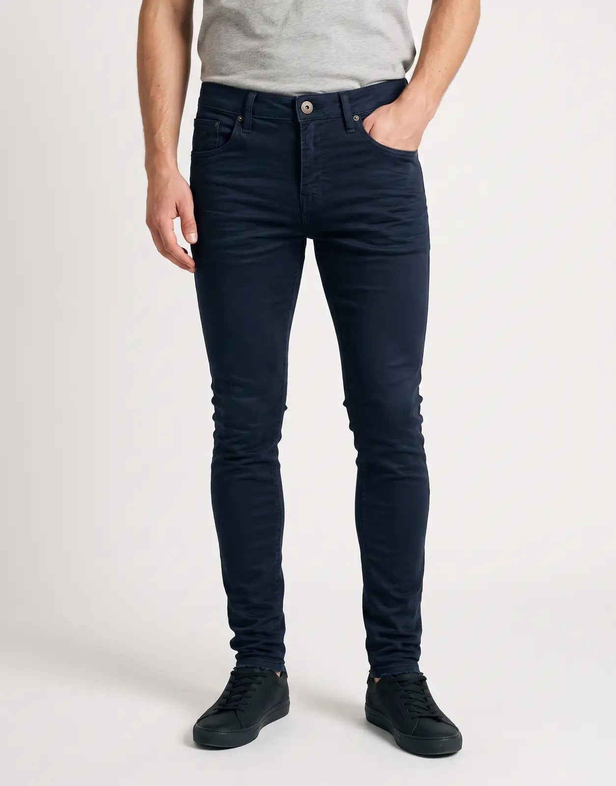 Vialli Gabbitti Sottle men's dark indigo slim fit jeans, featuring front pockets, button closure, and belt loops.